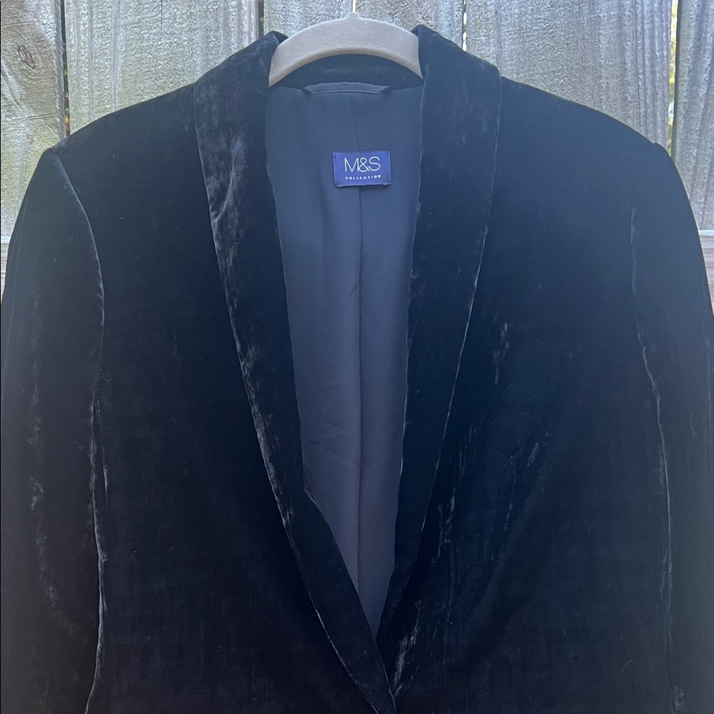 Black Velvet Women’s Blazer by Marc and Spencer Collection. NWOT SIZE 16